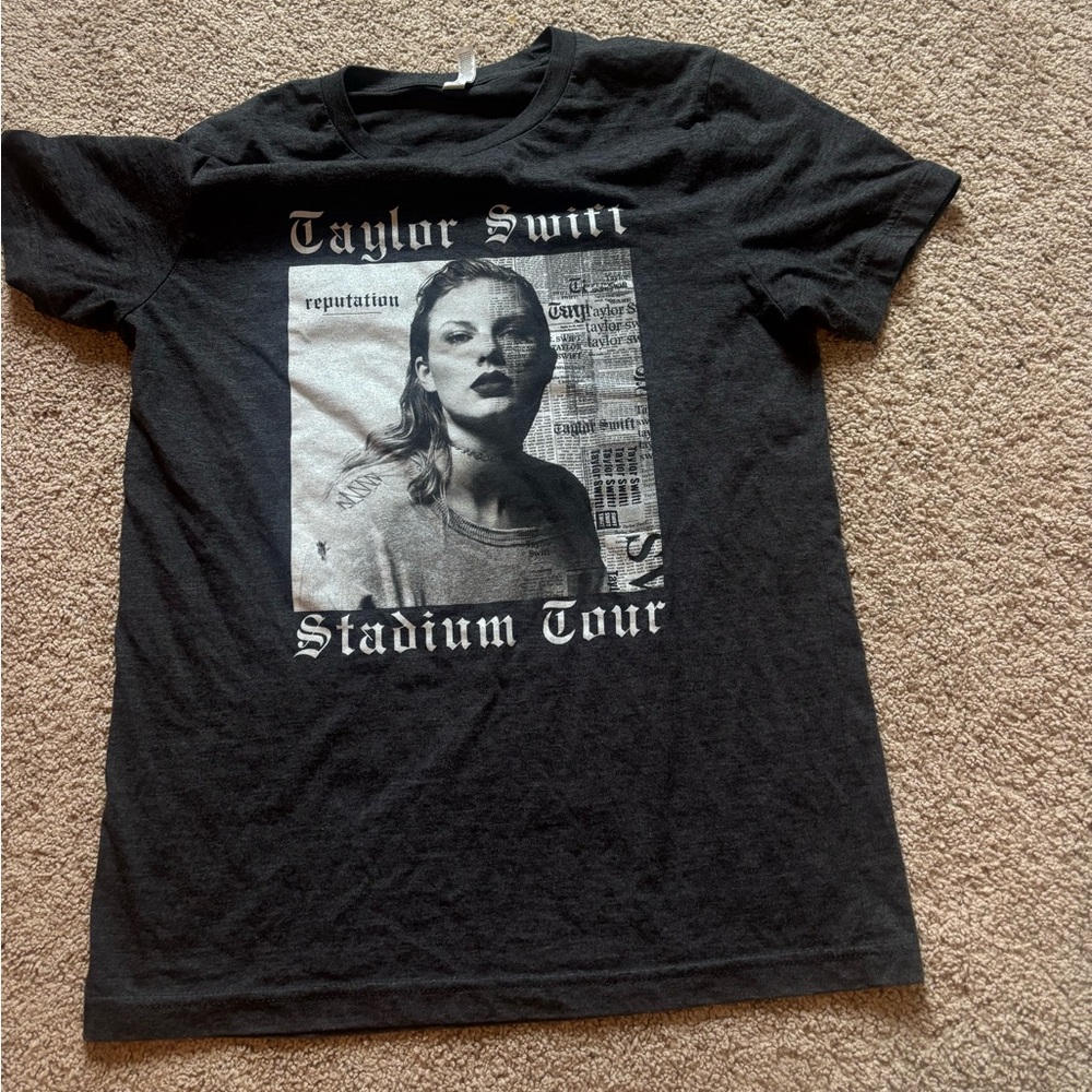 Taylor swift reputation tour tshirt